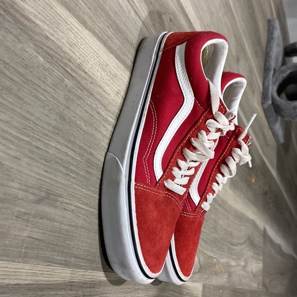 Red vans - Picture 3 of 6
